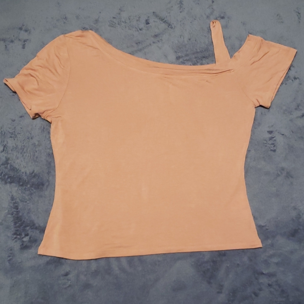 NWOT One-Shoulder Short-Sleeve Tee